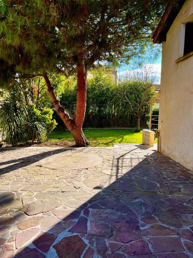 Private Rooms & Bath Tonneins Exterior foto